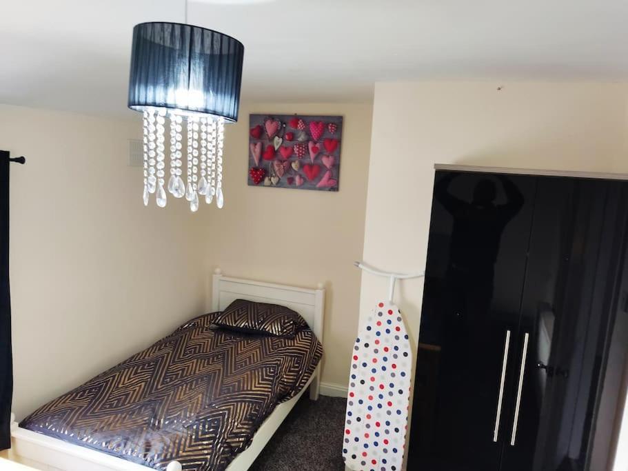 Cheerful 2-Bedroom Home With Off Street Parking Blackpool Exterior foto