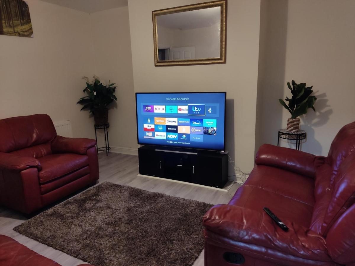 Cheerful 2-Bedroom Home With Off Street Parking Blackpool Exterior foto